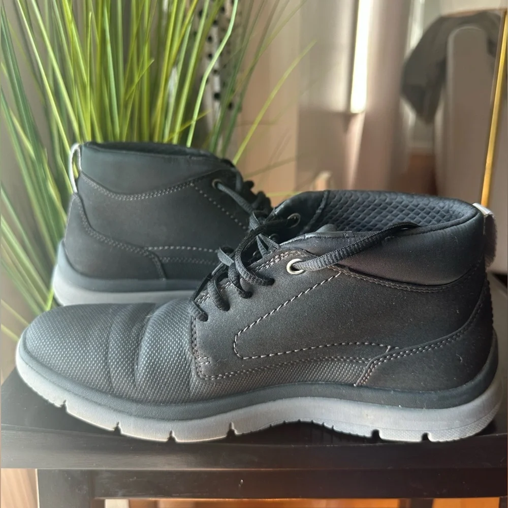 Cloudsteppers by Clarks Dark Black/ Gray Chukka Boots Men’s 9.5